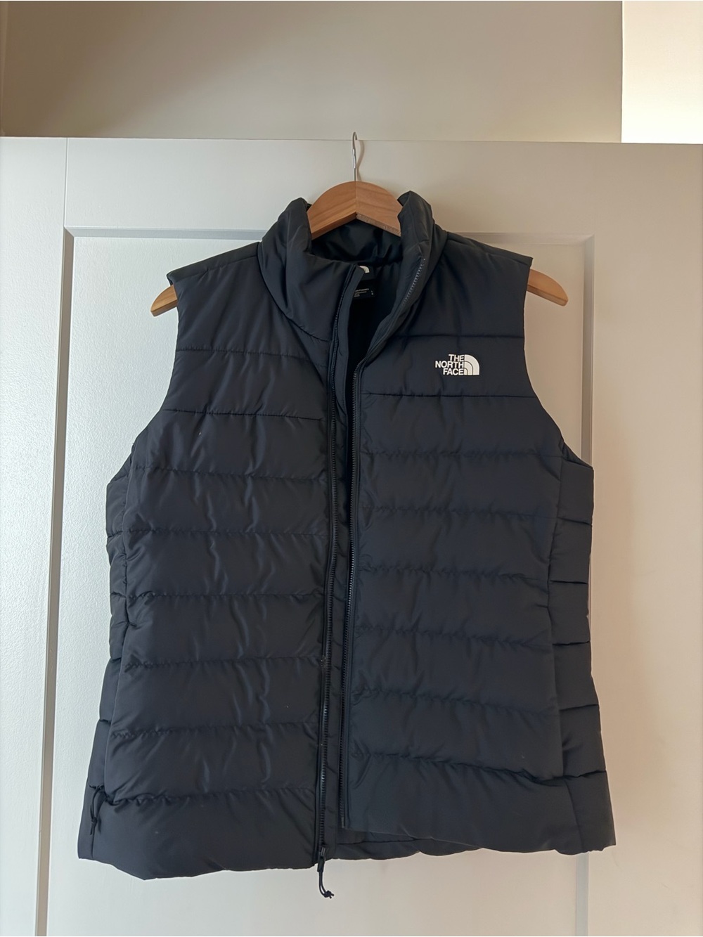 Women’s black north face puffer vest